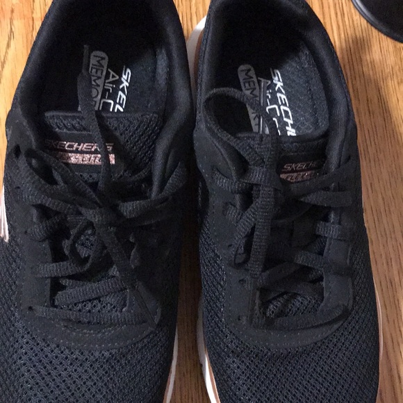 Comfy sneakers 👟🖤 - Picture 8 of 12